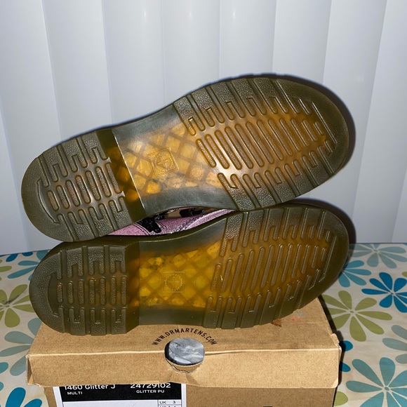 Dr. Martens Kiddos Boots - Picture 2 of 4